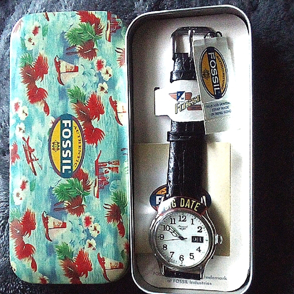 RARE Fossil Vintage Collectors Club VT-2610 Leather Wristband Watch Original Tin